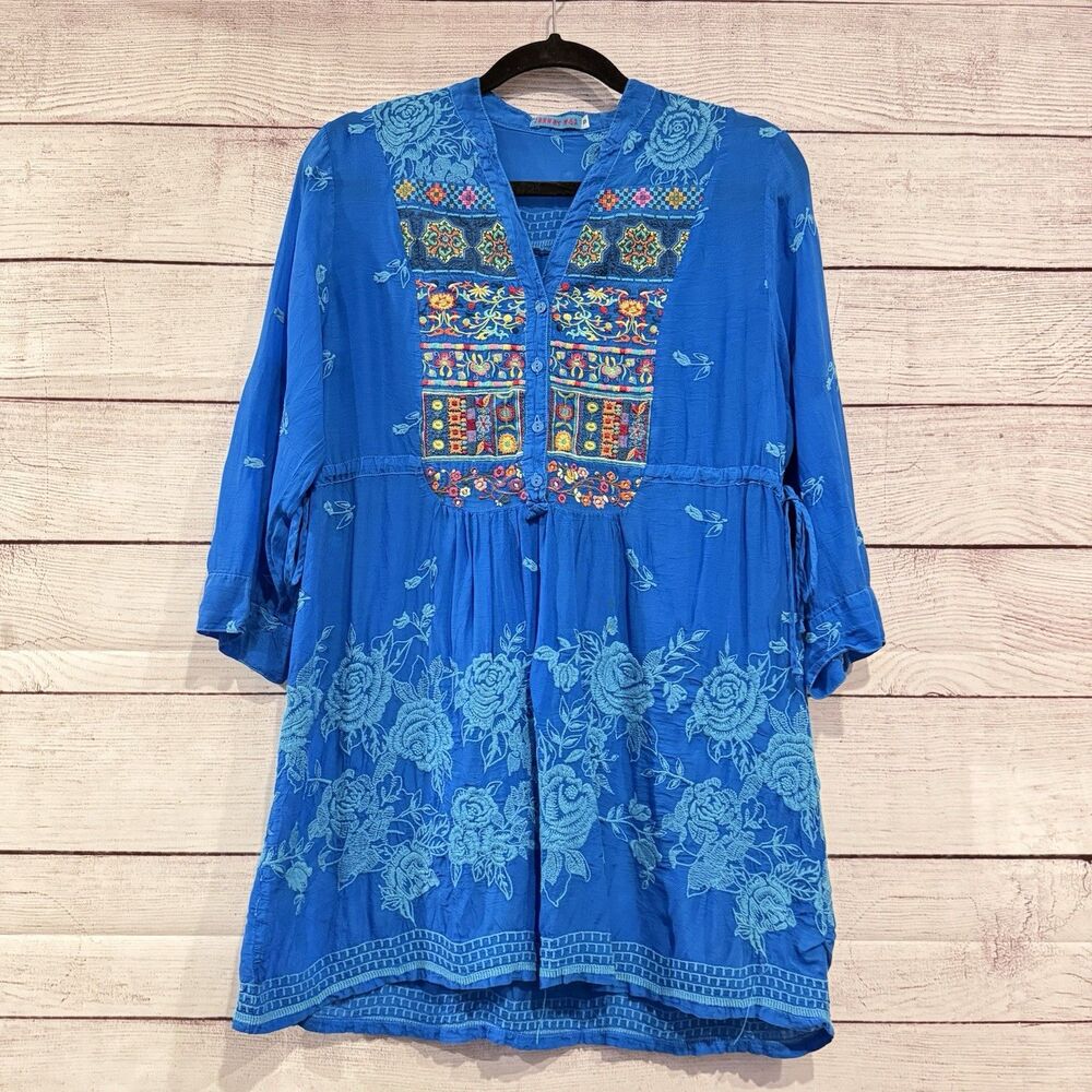 Johnny Was Blue Embroidered Tunic Top Boho 3/4 Sleeve V-Neck Size Small Festival